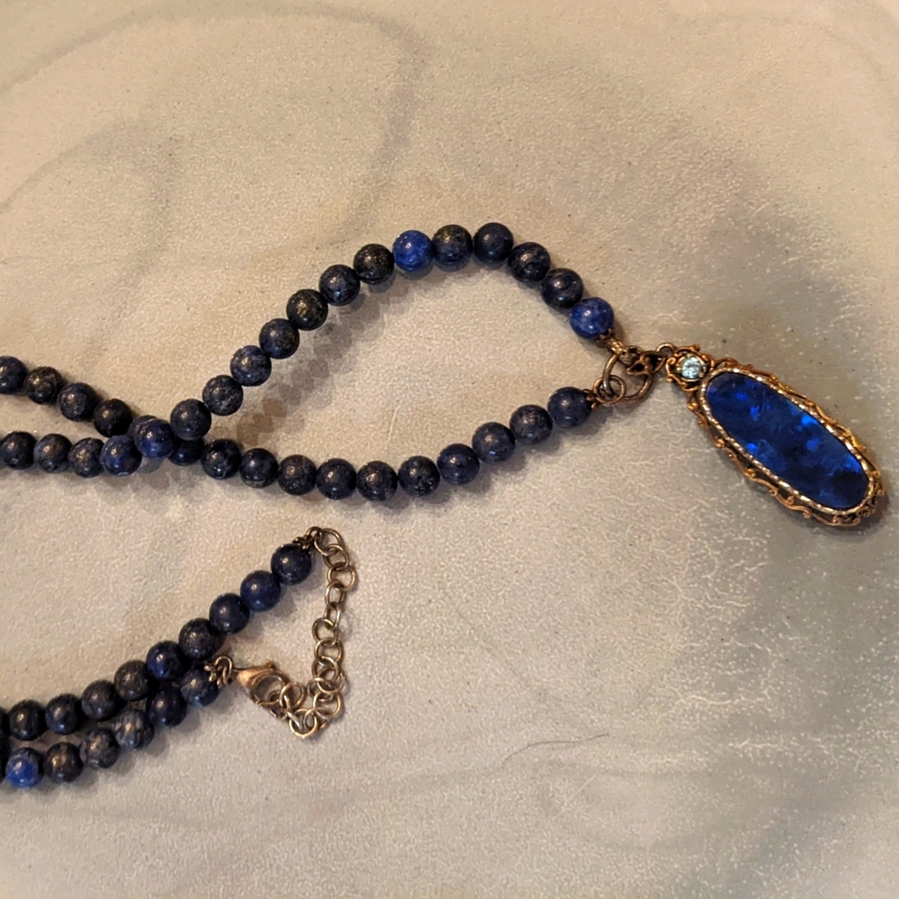 Necklace lapis lazuli with topaz gemstone
